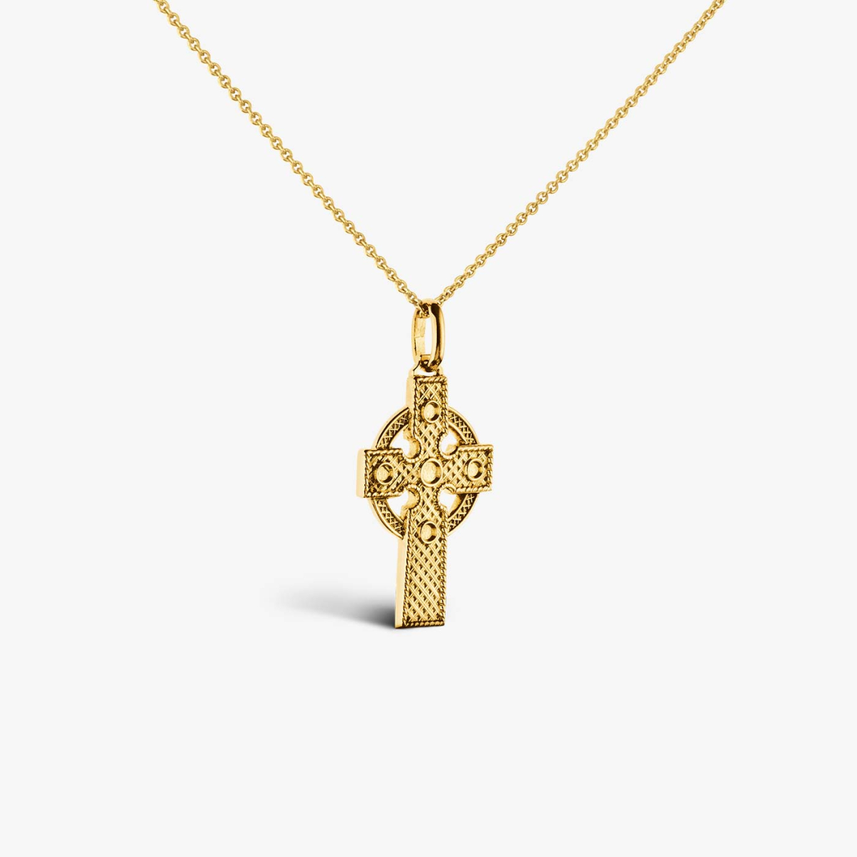 Pendentif croix celtique en or jaune, sur chaîne